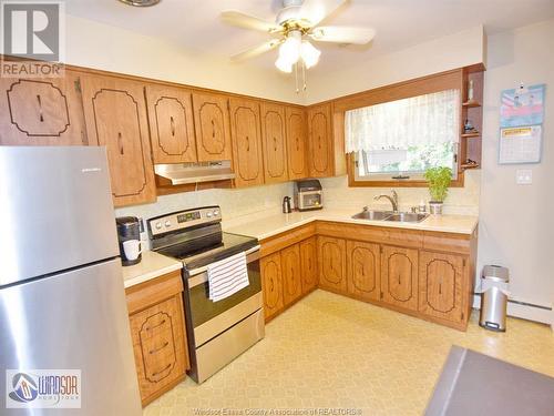 820 Scofield, Windsor, ON - Indoor Photo Showing Kitchen With Double Sink