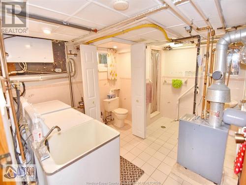 820 Scofield, Windsor, ON - Indoor Photo Showing Laundry Room