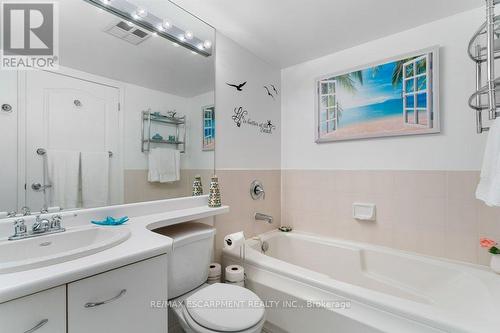 310 - 1276 Maple Crossing Boulevard, Burlington, ON - Indoor Photo Showing Bathroom