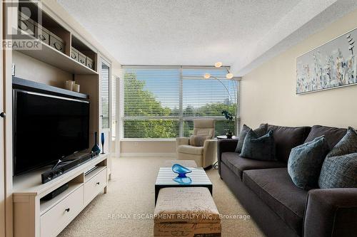 310 - 1276 Maple Crossing Boulevard, Burlington (Brant), ON - Indoor Photo Showing Living Room