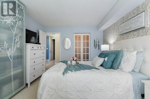 310 - 1276 Maple Crossing Boulevard, Burlington, ON - Indoor Photo Showing Bedroom