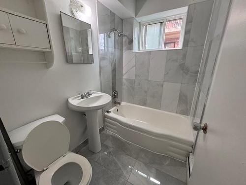 1250 Fennell Avenue E|Unit #4, Hamilton, ON - Indoor Photo Showing Bathroom