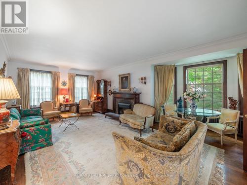 2639 Lake Shore Boulevard W, Toronto (Mimico), ON - Indoor Photo Showing Living Room