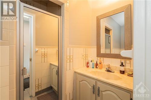 678 Melbourne Avenue, Ottawa, ON - Indoor Photo Showing Bathroom