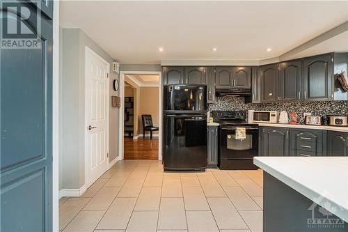 678 Melbourne Avenue, Ottawa, ON - Indoor Photo Showing Kitchen