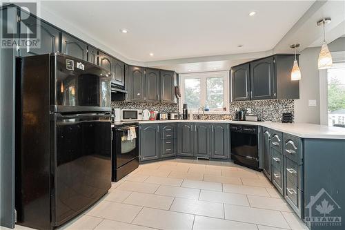 678 Melbourne Avenue, Ottawa, ON - Indoor Photo Showing Kitchen With Upgraded Kitchen