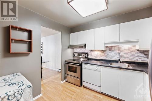 18 Nepean Street Unit#1003, Ottawa, ON - Indoor Photo Showing Kitchen