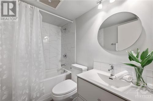 18 Nepean Street Unit#1003, Ottawa, ON - Indoor Photo Showing Bathroom