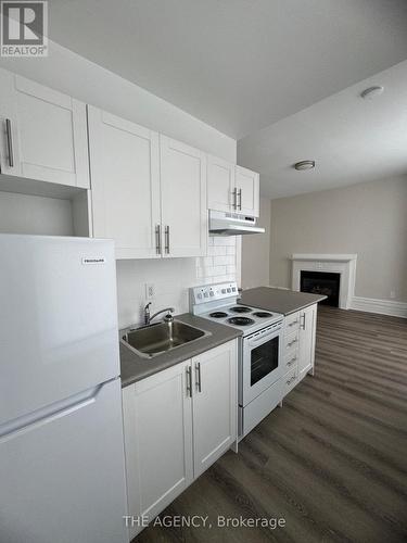 3 - 139 1/2 John Street S, Hamilton, ON - Indoor Photo Showing Kitchen