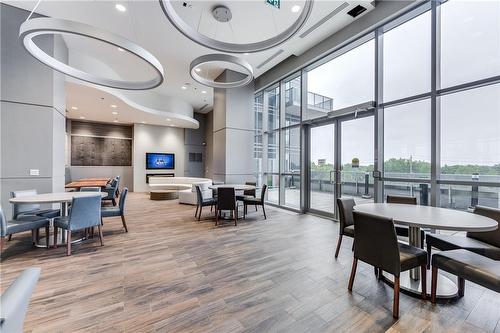 2087 Fairview Street|Unit #1808, Burlington, ON - Indoor Photo Showing Dining Room