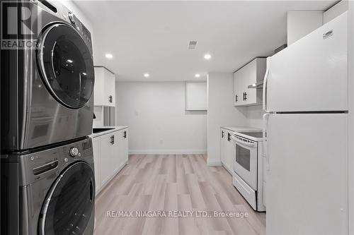 Lower - 233 Central Avenue, Grimsby (Grimsby East), ON - Indoor Photo Showing Laundry Room