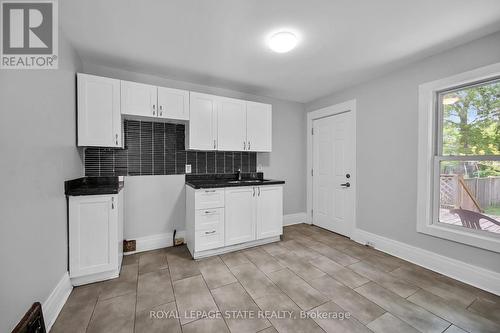 30 Poplar Avenue, Hamilton (Eastmount), ON - Indoor Photo Showing Kitchen