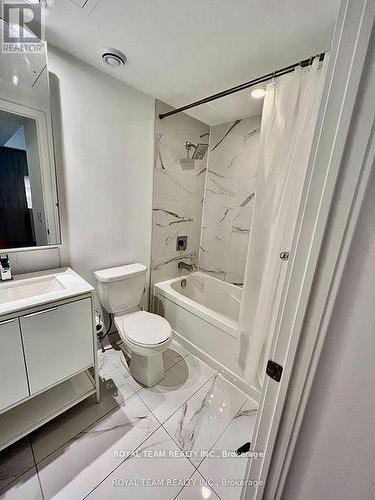 612 - 77 Shuter Street, Toronto (Church-Yonge Corridor), ON - Indoor Photo Showing Bathroom