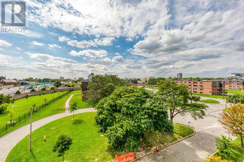 518 - 650 Lawrence Avenue W, Toronto (Englemount-Lawrence), ON - Outdoor With View