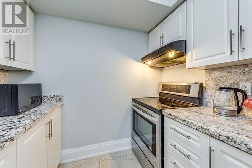 518 - 650 Lawrence Avenue W, Toronto (Englemount-Lawrence), ON - Indoor Photo Showing Kitchen