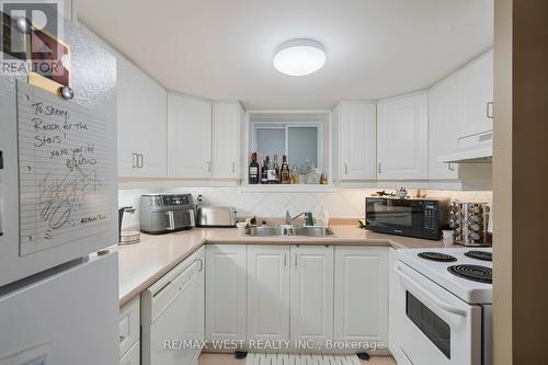 412 Crawford Street, Toronto (Palmerston-Little Italy), ON - Indoor Photo Showing Kitchen With Double Sink