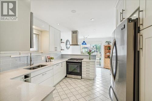 4476 Jenkins Crescent, Mississauga (Hurontario), ON - Indoor Photo Showing Kitchen With Double Sink With Upgraded Kitchen