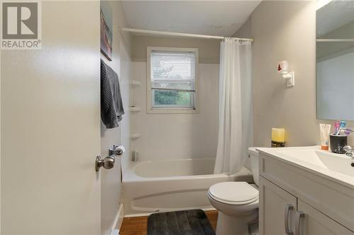 54-56 Point Park, Riverview, NB - Indoor Photo Showing Bathroom