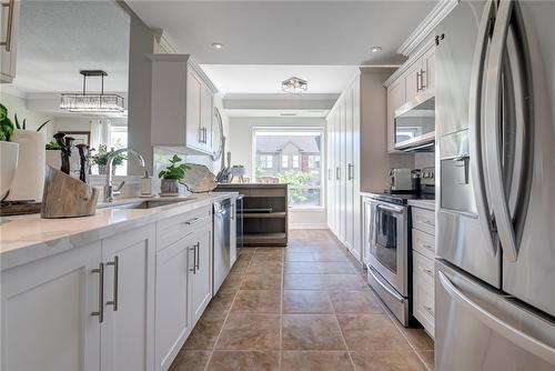 5070 Fairview Street|Unit #209, Burlington, ON - Indoor Photo Showing Kitchen With Stainless Steel Kitchen With Upgraded Kitchen