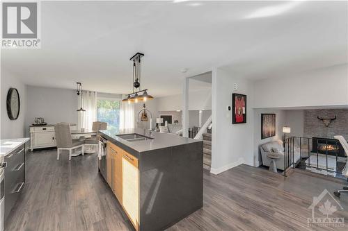 12 Butterfield Road, Munster, ON - Indoor Photo Showing Kitchen With Double Sink