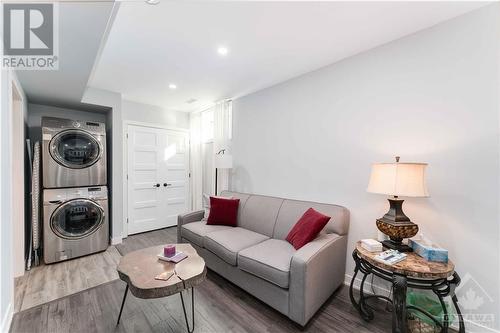 12 Butterfield Road, Munster, ON - Indoor Photo Showing Laundry Room