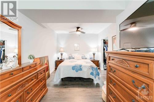 12 Butterfield Road, Munster, ON - Indoor Photo Showing Bedroom