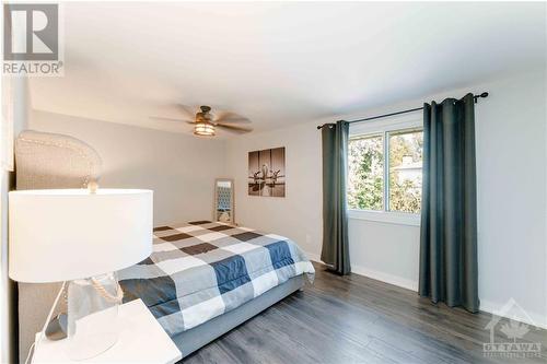 12 Butterfield Road, Munster, ON - Indoor Photo Showing Bedroom