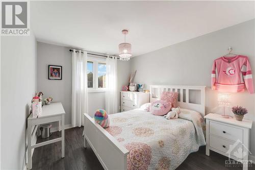 12 Butterfield Road, Munster, ON - Indoor Photo Showing Bedroom