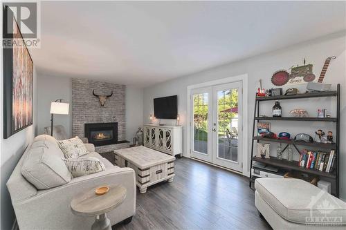 12 Butterfield Road, Munster, ON - Indoor Photo Showing Living Room With Fireplace