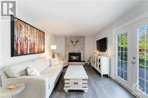 12 Butterfield Road, Munster, ON - Indoor Photo Showing Living Room With Fireplace