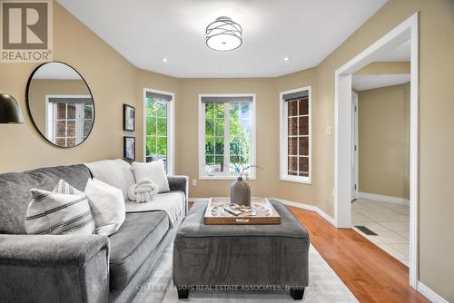 196 Eaton Street, Halton Hills, ON - Indoor Photo Showing Living Room