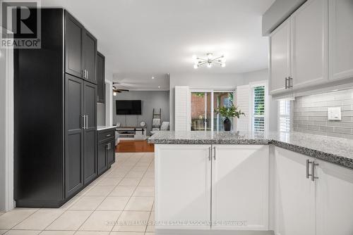 196 Eaton Street, Halton Hills (Georgetown), ON - Indoor Photo Showing Kitchen With Upgraded Kitchen