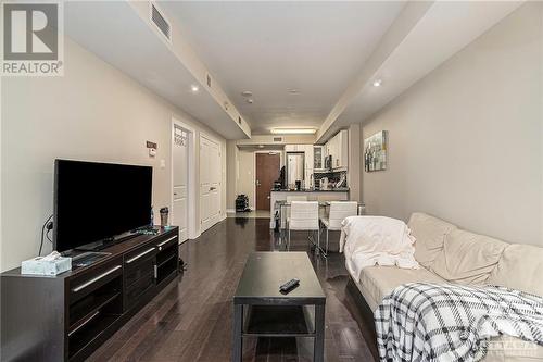 242 Rideau Street Unit#2307, Ottawa, ON - Indoor Photo Showing Living Room