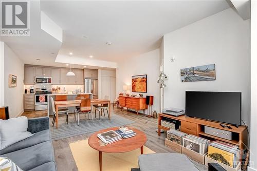 280 Crichton Street Unit#109, Ottawa, ON - Indoor Photo Showing Living Room