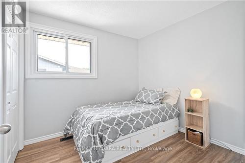 2 Acadia Crescent, St. Catharines (Secord Woods), ON - Indoor Photo Showing Bedroom