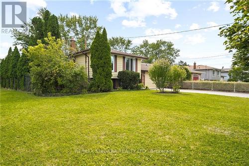 2 Acadia Crescent, St. Catharines (Secord Woods), ON - Outdoor