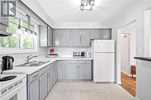 2 Acadia Crescent, St. Catharines, ON - Indoor Photo Showing Kitchen With Double Sink