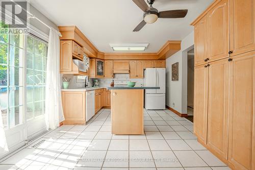 9 Oriole Court, Barrie, ON - Indoor Photo Showing Kitchen