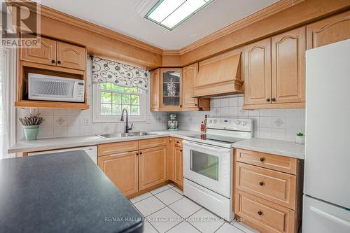 9 Oriole Court, Barrie (Cundles East), ON - Indoor Photo Showing Kitchen With Double Sink