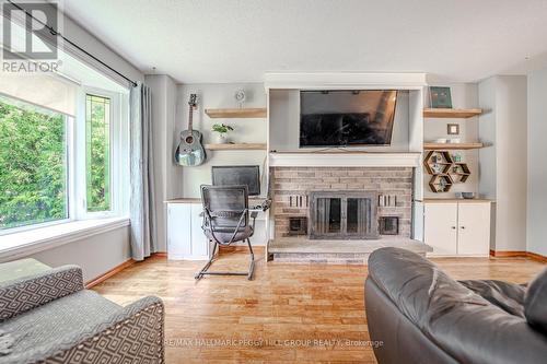 9 Oriole Court, Barrie, ON - Indoor Photo Showing Living Room With Fireplace