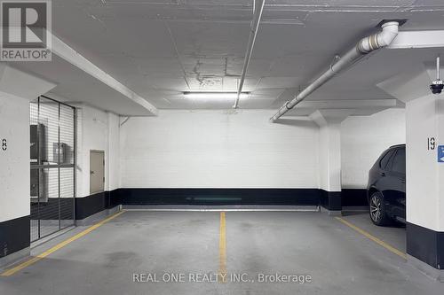 Th 49 - 115 Harrison Garden Boulevard, Toronto (Willowdale East), ON - Indoor Photo Showing Garage