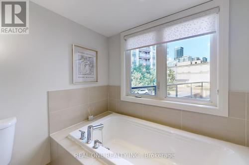 Th 49 - 115 Harrison Garden Boulevard, Toronto, ON - Indoor Photo Showing Bathroom