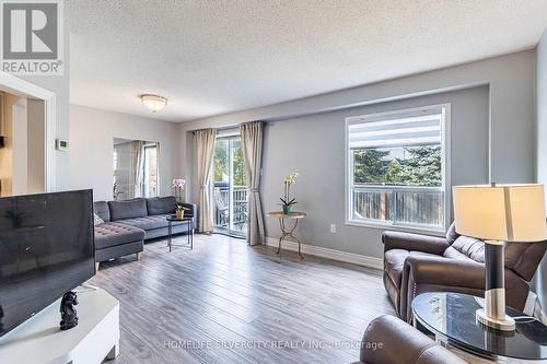 50 O'Leary Court, New Tecumseth, ON - Indoor Photo Showing Living Room