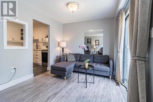 50 O'Leary Court, New Tecumseth, ON - Indoor Photo Showing Living Room