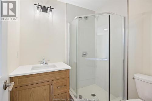 609 Holburn Street, Windsor, ON - Indoor Photo Showing Bathroom