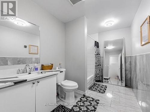 32 St Dunstan Drive, Toronto (Oakridge), ON - Indoor Photo Showing Bathroom