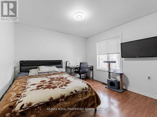 32 St Dunstan Drive, Toronto (Oakridge), ON - Indoor Photo Showing Bedroom