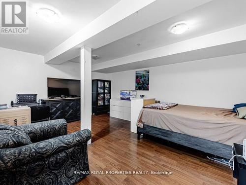 32 St Dunstan Drive, Toronto (Oakridge), ON - Indoor Photo Showing Bedroom