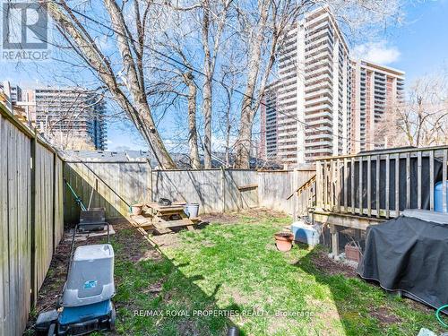 32 St Dunstan Drive, Toronto (Oakridge), ON - Outdoor