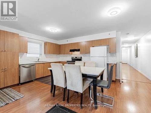 32 St Dunstan Drive, Toronto (Oakridge), ON - Indoor Photo Showing Kitchen